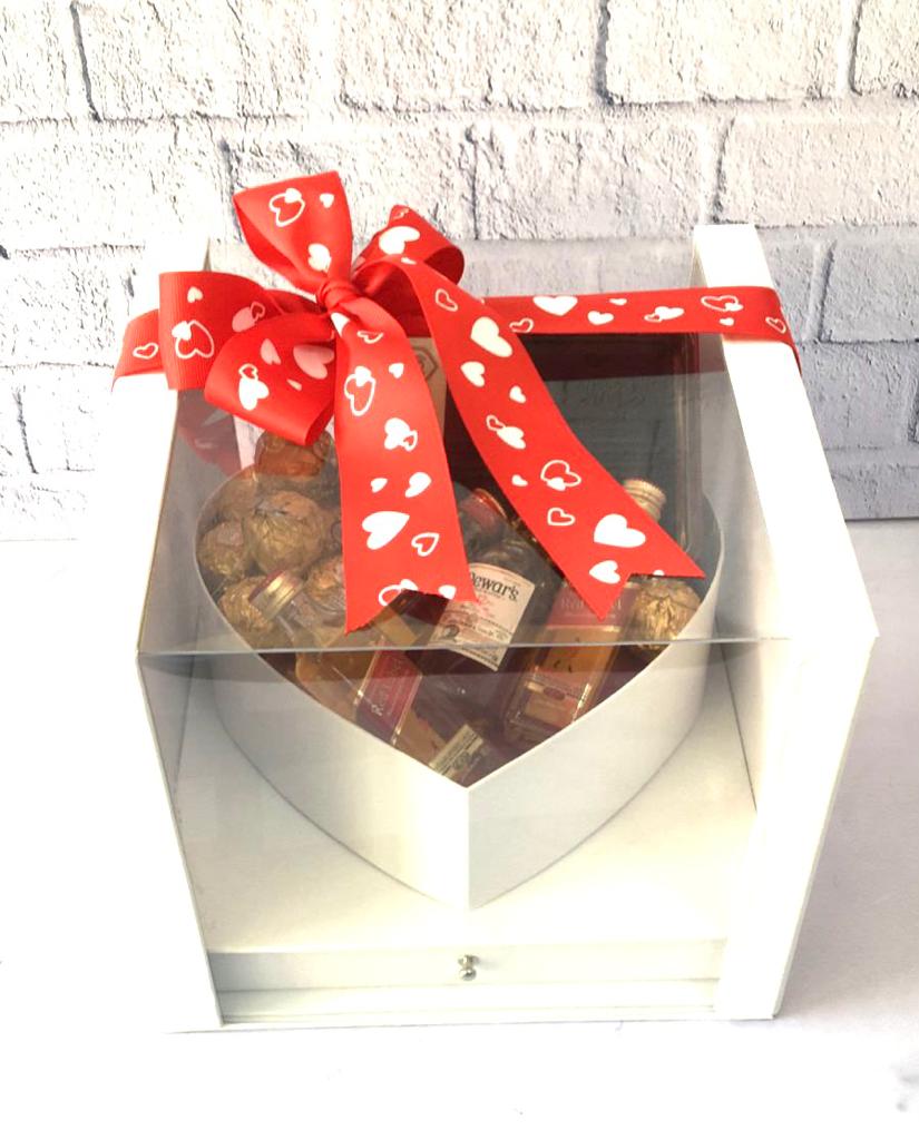 Caja corazon para caballero con bebidas y cartera de hombre
