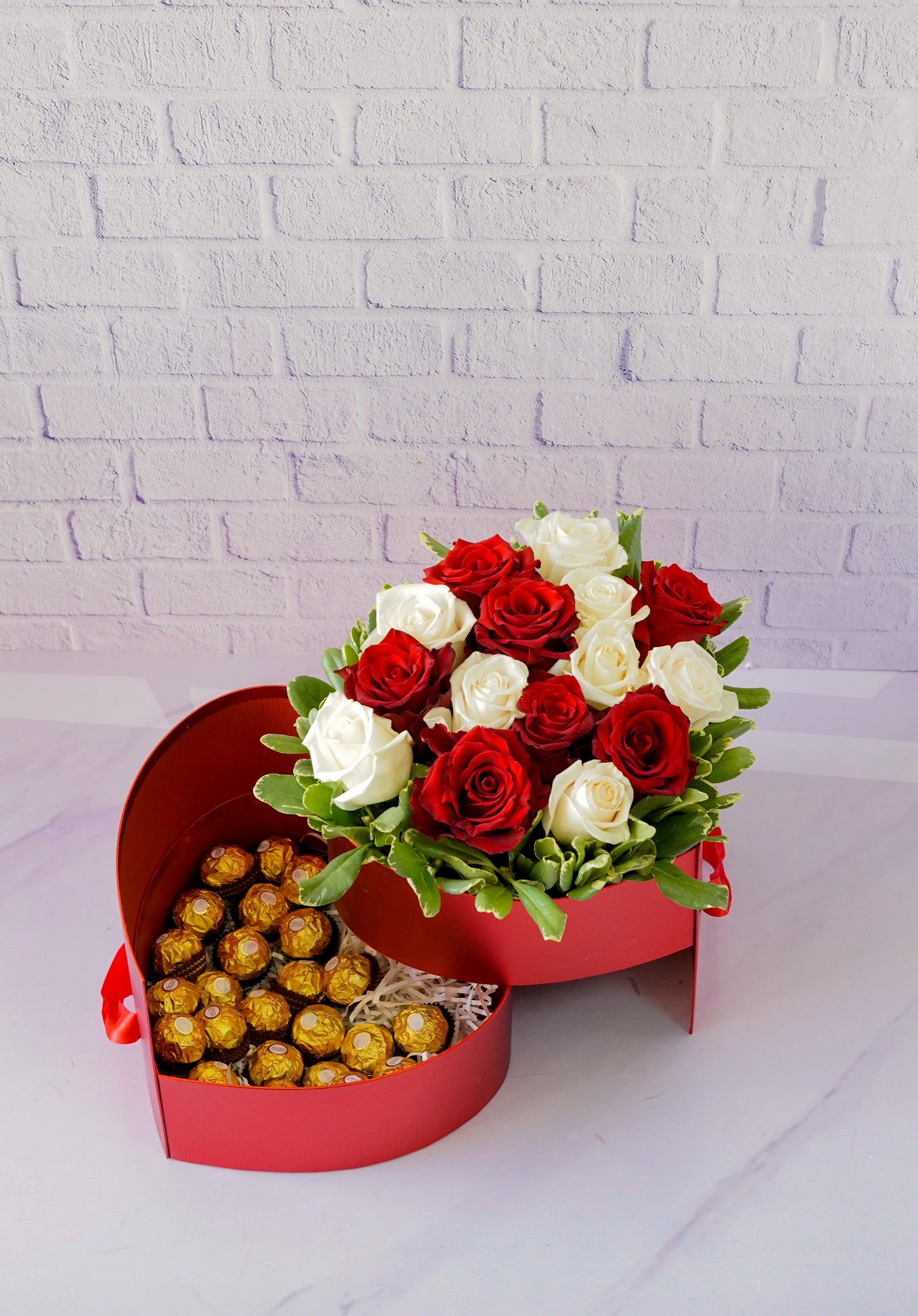 Arreglo de flores & Chocolates Ferrero Rocher