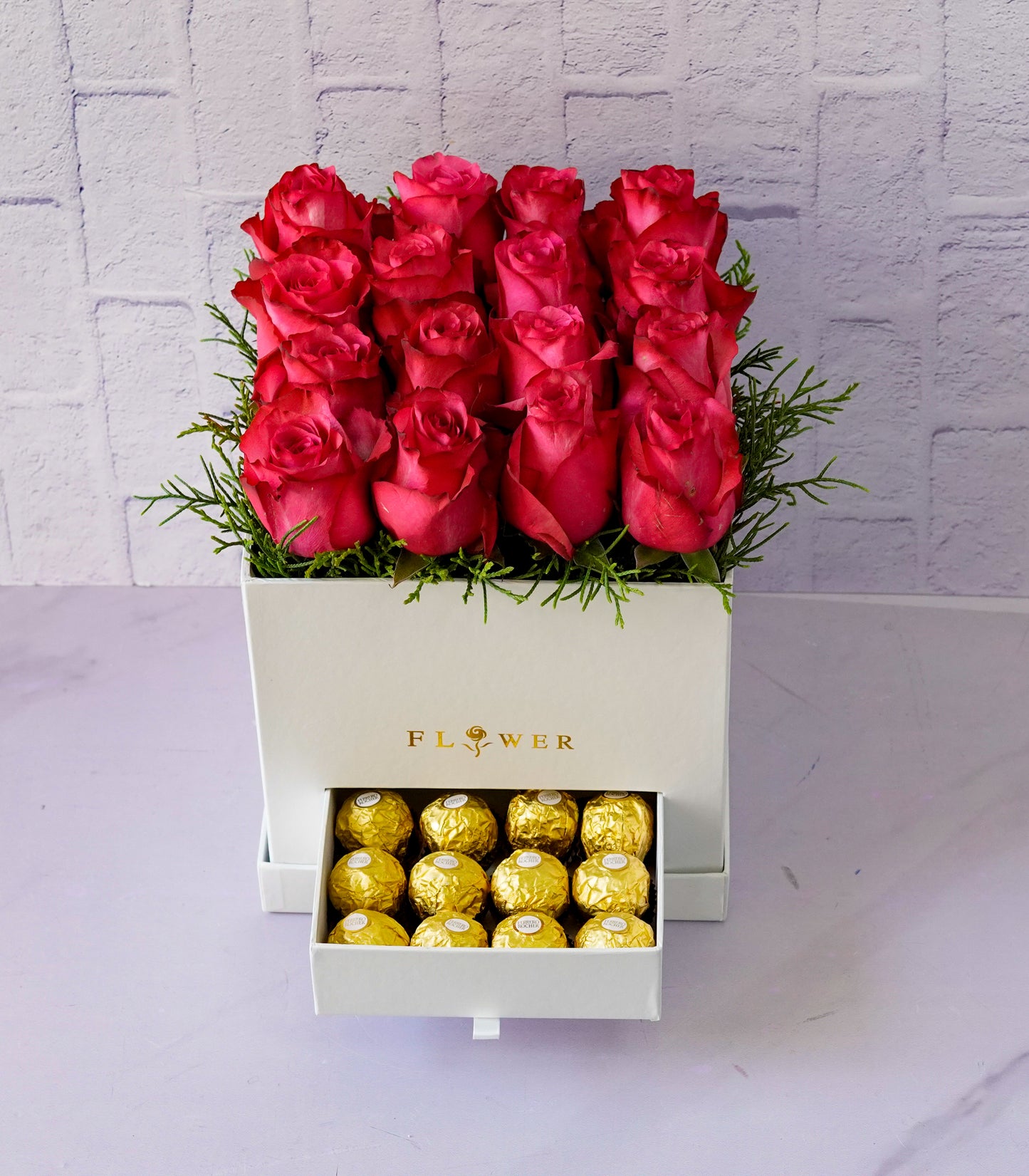 Arreglo de Flores & Chocolates Ferrero Rocher