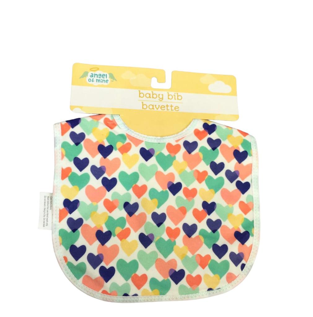 Babero con diseño de corazones