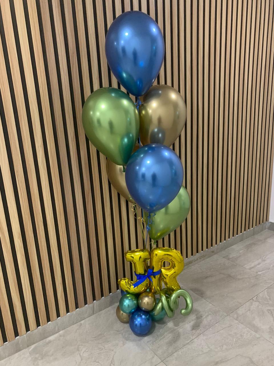 Arreglo de Globos Chrome mas Base de Globos Con Las Iniciales Que Desees