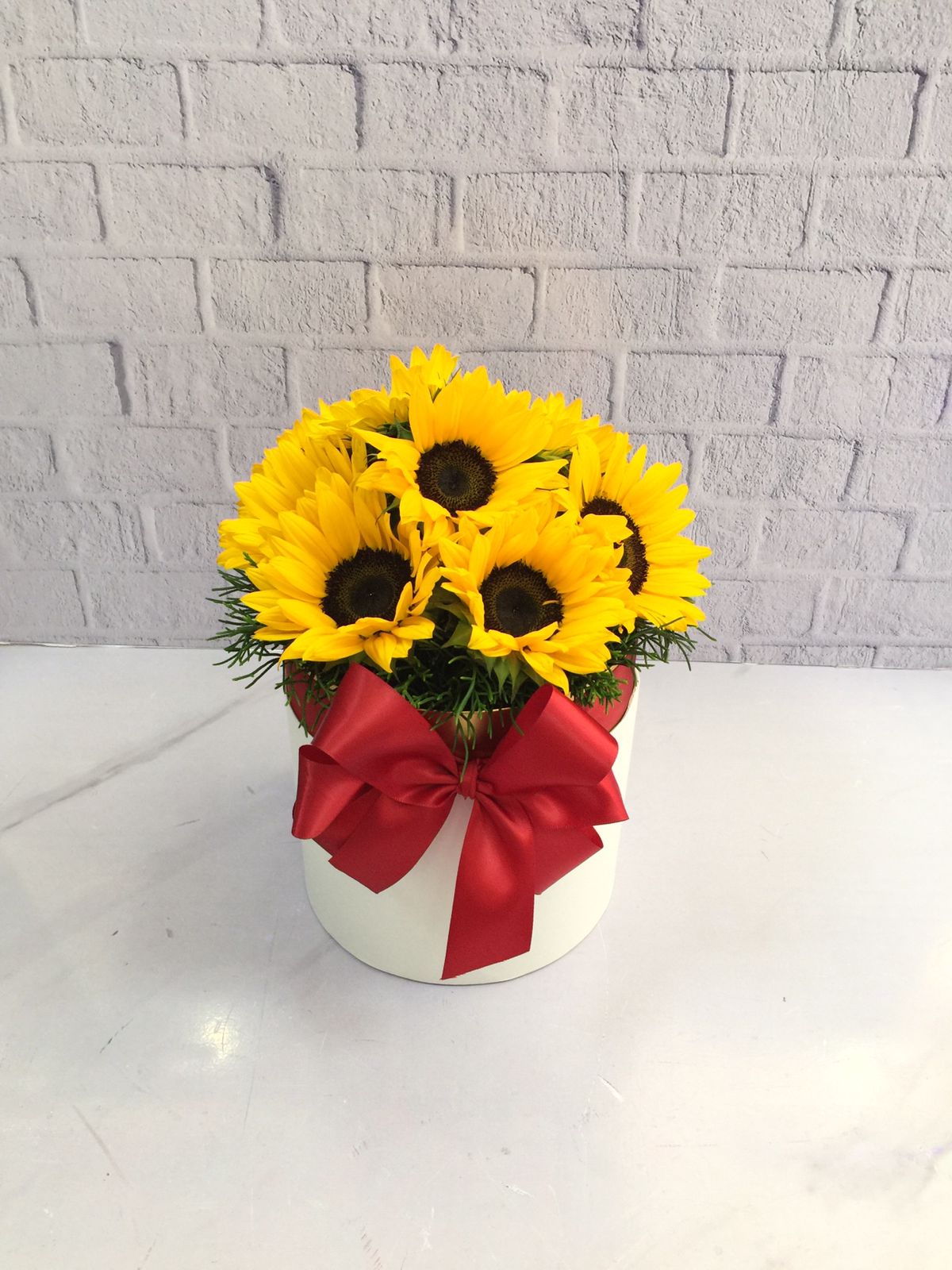 16 Girasoles en Tarro Blanco