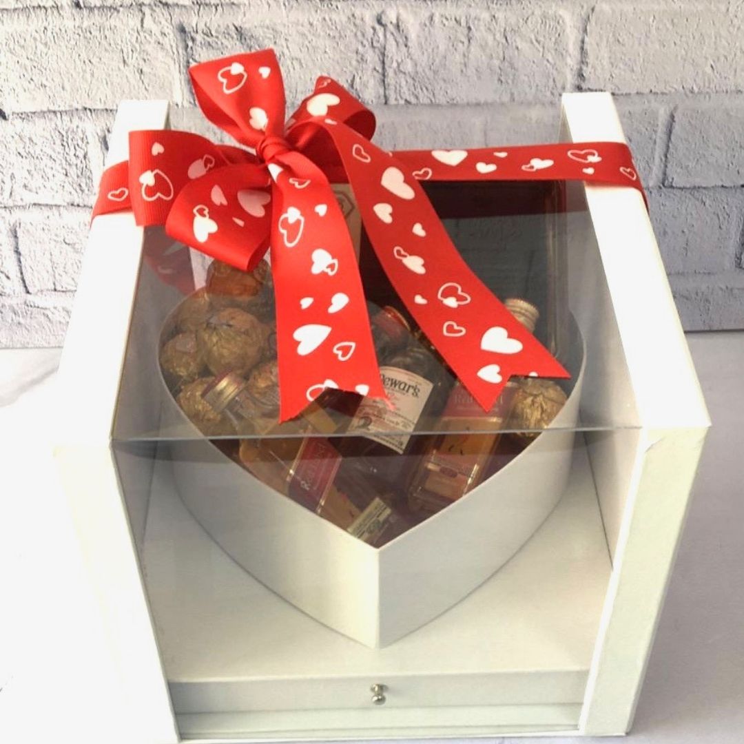 Caja corazón para caballero con bebidas y cartera de hombre