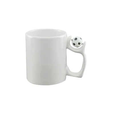 TAZA BLANCA CON PELOTA DE FUTBOL