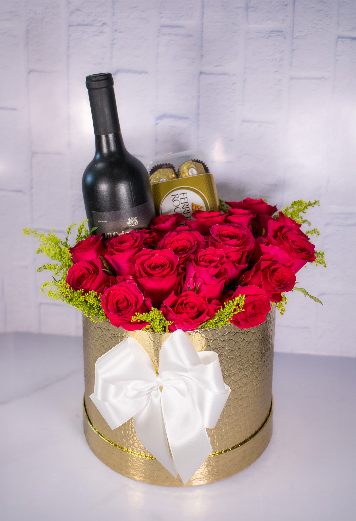 Arreglo de Flores, Vino & Chocolates