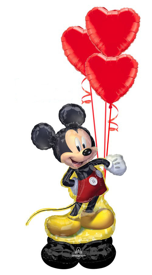 Mickey Mouse con 3 corazones rojos
